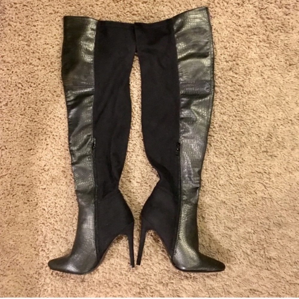 Black Boots - Picture 3 of 6